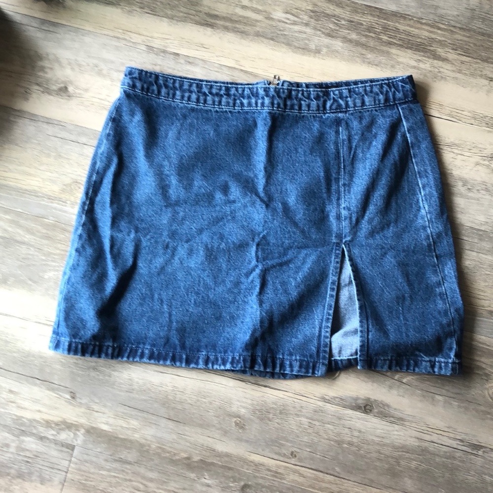 Single split denim mini skirt